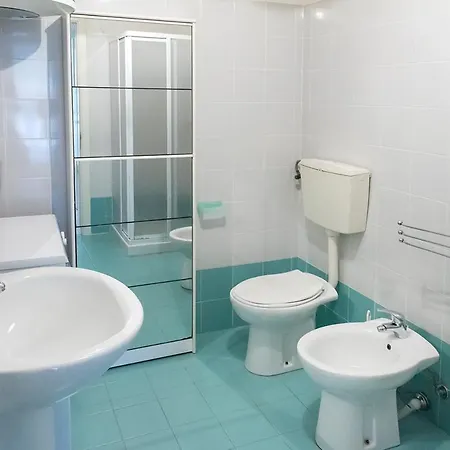 דירה M310 - Marcelli, Trilocale Con Terrazzo Comodo Ai Servizi *