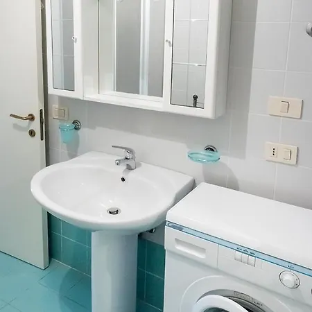M310 - Marcelli, Trilocale Con Terrazzo Comodo Ai Servizi
